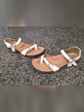 SAS Women’s Pampa Pearl White Patent Toe Loop Orthopedic Strappy Sandals SZ 10